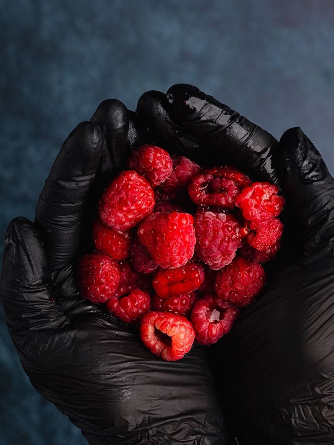 Maline u rukama sa rukavicama